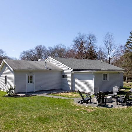 Pocono Lake Retreat - Relaxing 3Bdm Retreat W/ High Speed Wi-Fi, Work Space And Firepit Exterior photo